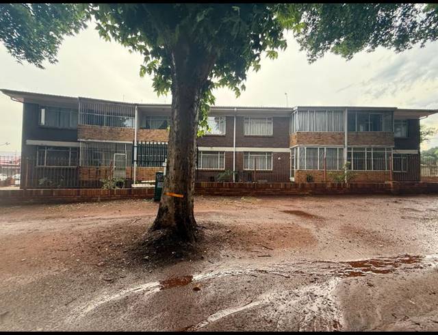 1 BEDROOM APARTMENT FOR SALE IN VANDERBIJLPARK CW 6